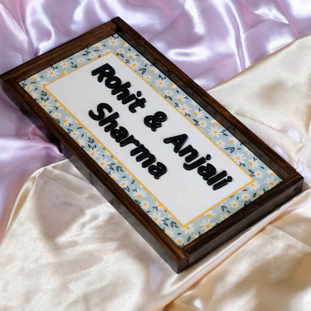 Pankhuri Nameplate – Blooming Blossoms for Joyful Vibes