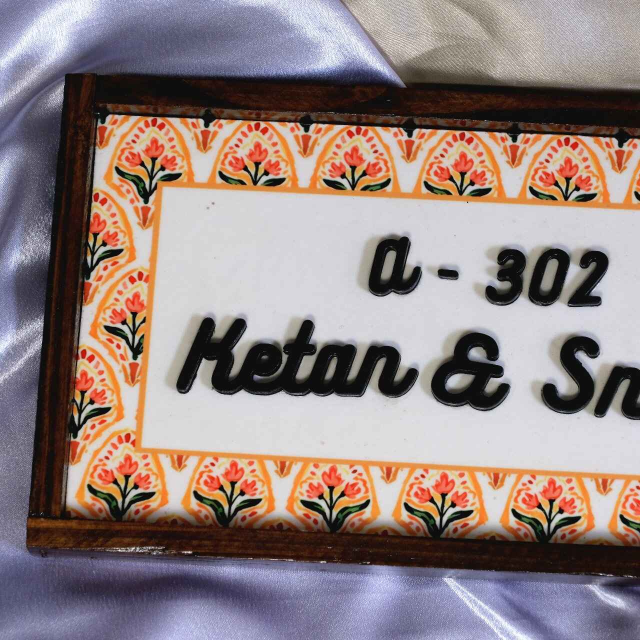 Vintage Bloom Nameplate - Vintage floral design for timeless elegance