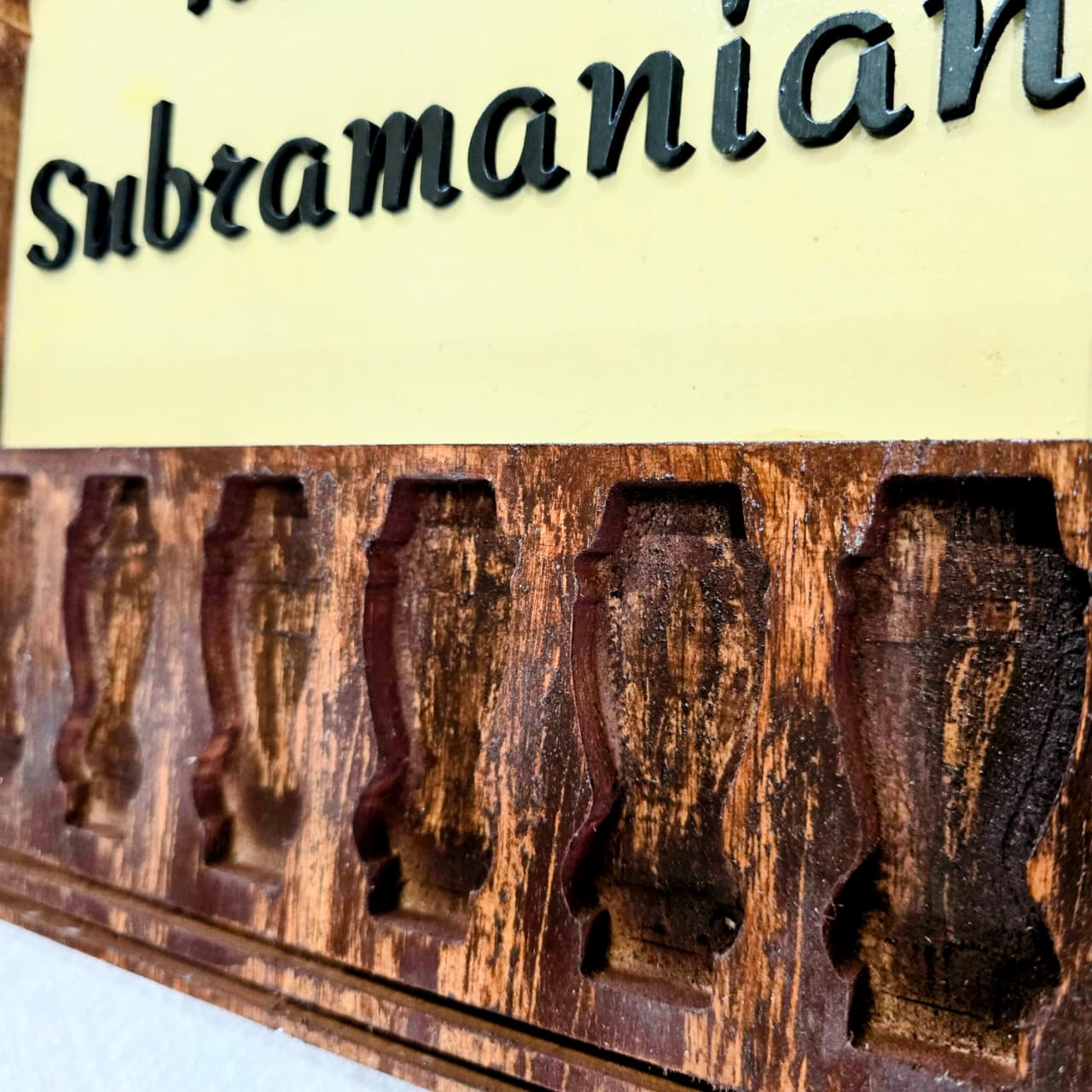Regal Heritage Wooden Nameplate – Personalized for Elegant Home Entrances